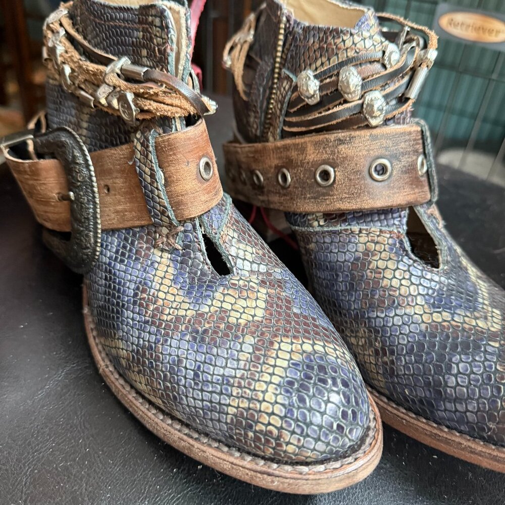 Freebird SALOON Blue Croco Leather Western Ankle Booties, maybe worn twice